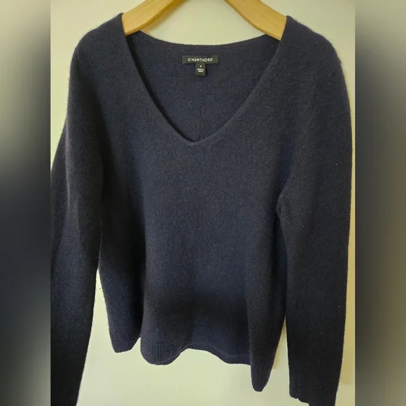 41 Hawthorn navy blue 100% cashmere long sleeve v neck sweater | Medium - Picture 5 of 5
